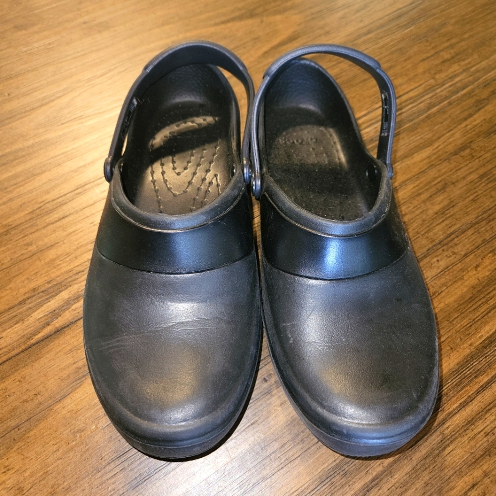 Women’s Size 7W Crocs Black Clogs